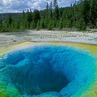 De warmwaterbron Morning Glory Pool in het Yellowstone Nationaal Park, Wyoming, USA
<BR><BR>Zie ook www.arterra.be</P>